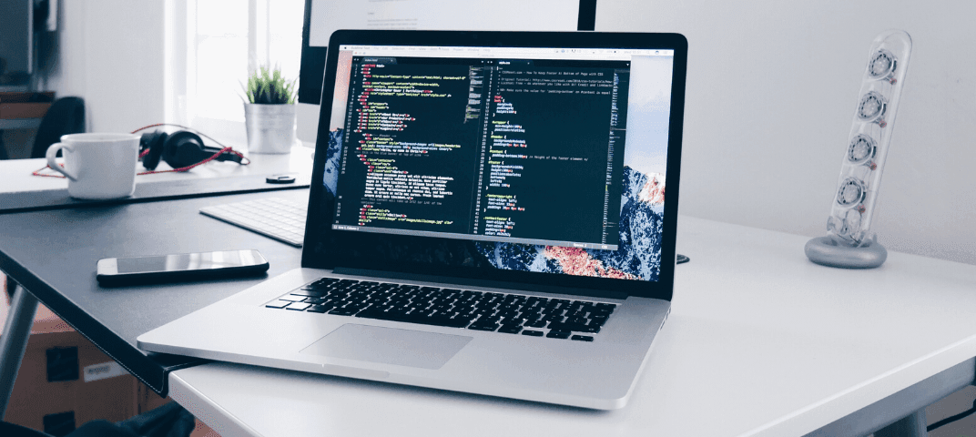 Jak znaleźć pierwszą pracę w branży IT.png pierwsza praca w it programista