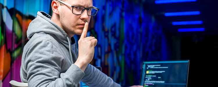 ile-zarabia-tester-oprogramowania.jpg Tester oprogramowania po kursie w Coders Lab mówiący o swoich zarobkach